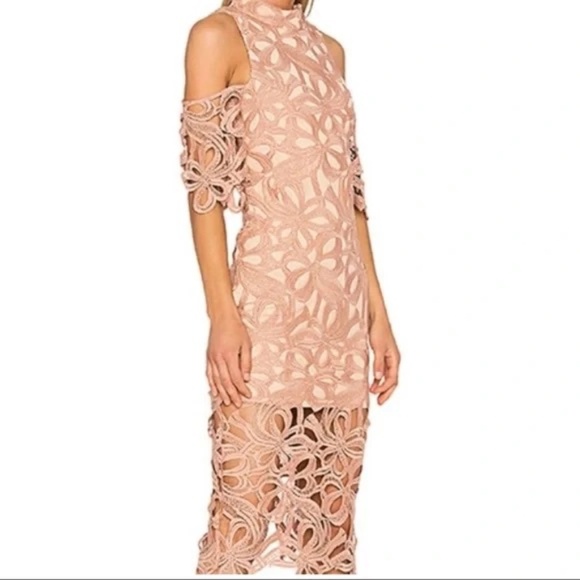 NWOT REVOLVE ELLIATT Chalk Pink Cold-Shoulder Sight Lace Dress, Sz Medium